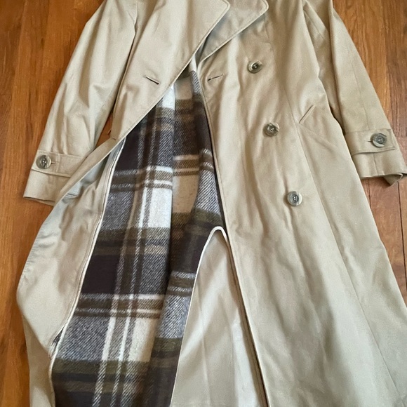 Vintage Classic Aquascutum Tan Trench Coat - Picture 3 of 5
